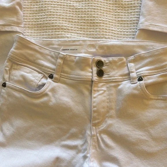 Kut from the Kloth white cropped Jeans. Cameron straight leg. Mid rise - Picture 2 of 14